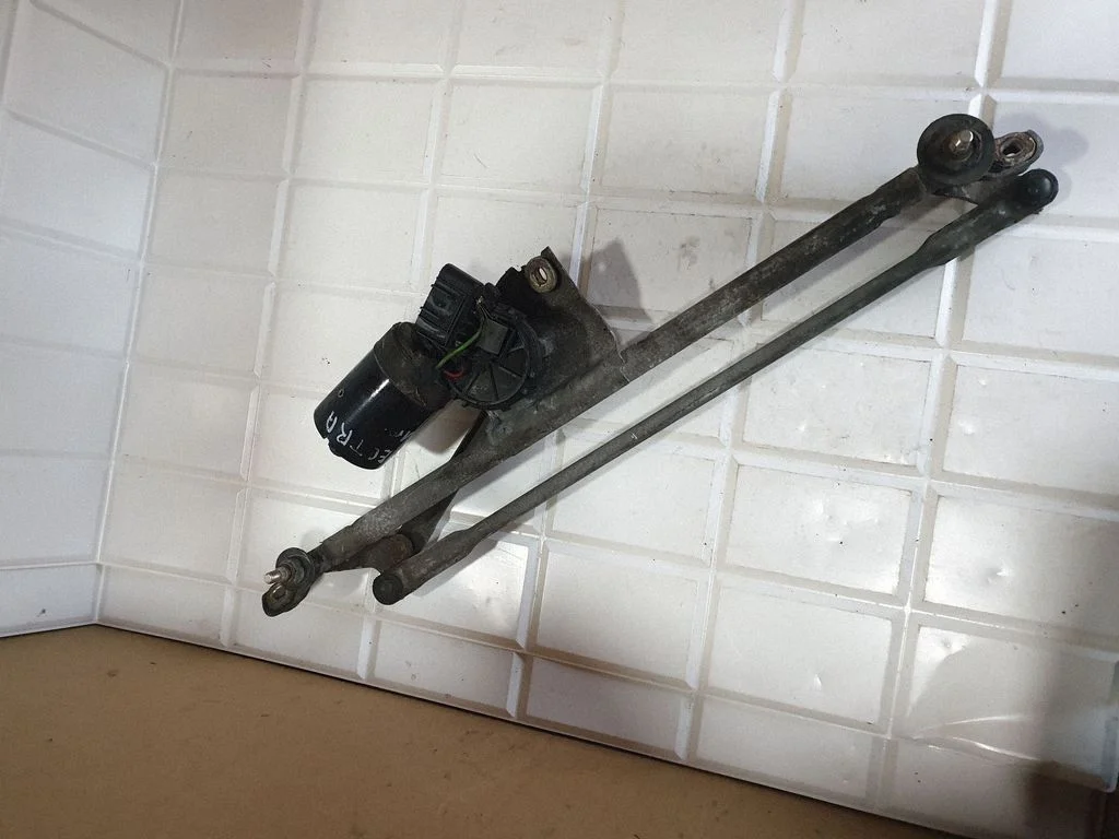 Front wiper linkage and motor – Opel Vectra B (1996-2002)