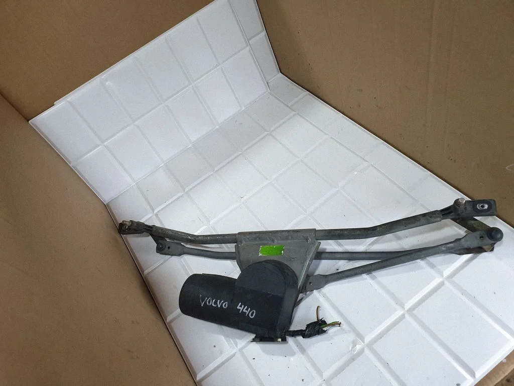 Front wiper linkage and motor – Volvo 440 (1989-1996)