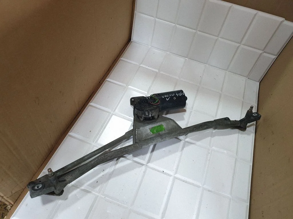 Front wiper linkage and motor – Volvo 460 (1990-1996)