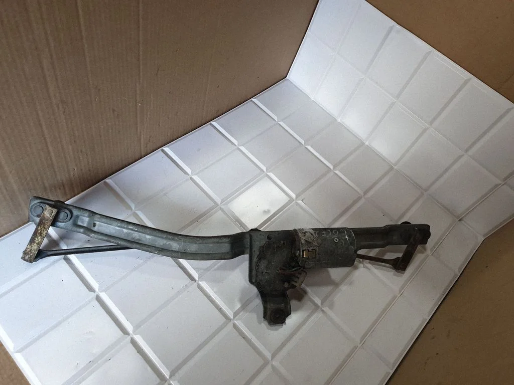 Front wiper linkage and motor 191955113