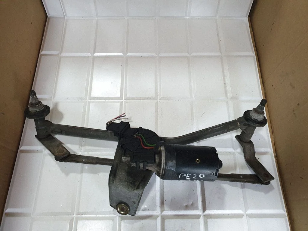 Front wiper linkage and motor
