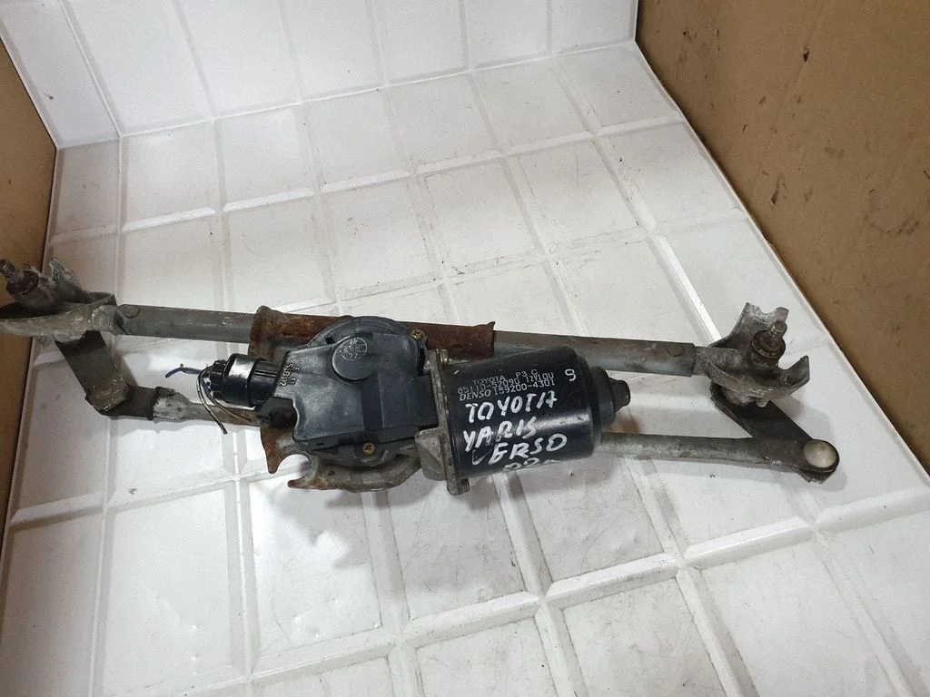 Front wiper linkage and motor – Toyota Yaris Verso (1999-2005)