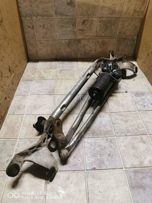 Front wiper linkage and motor – Nissan Primera (2002-2007)