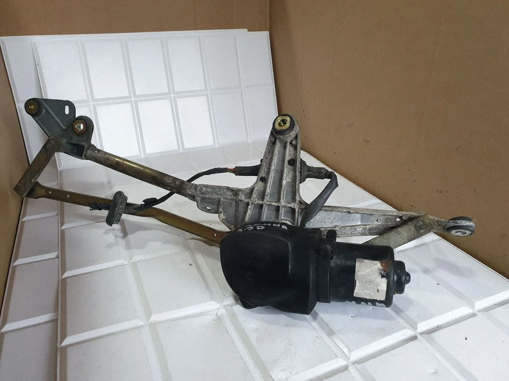 Front wiper linkage and motor – Renault Laguna I (1994-2000)