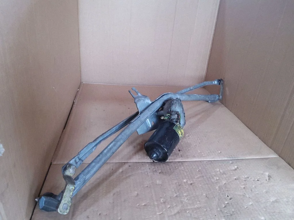 Front wiper linkage and motor – Volkswagen Passat B4 (1994-1996)