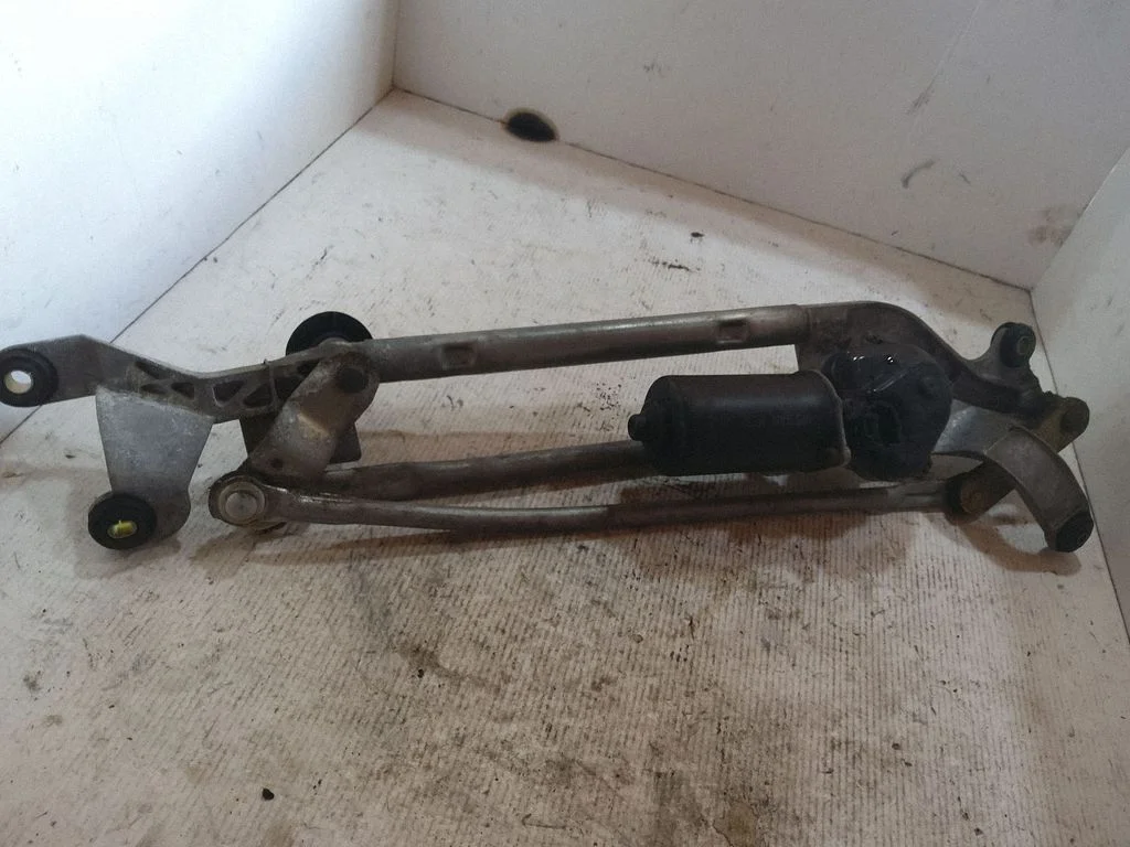 Front wiper linkage and motor – Nissan Primera (2002-2007)