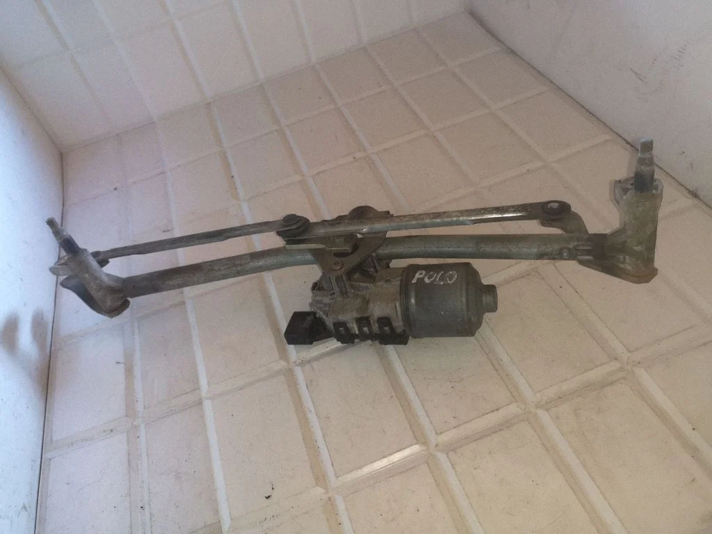 Front wiper linkage and motor – Volkswagen Polo (2002-2005)