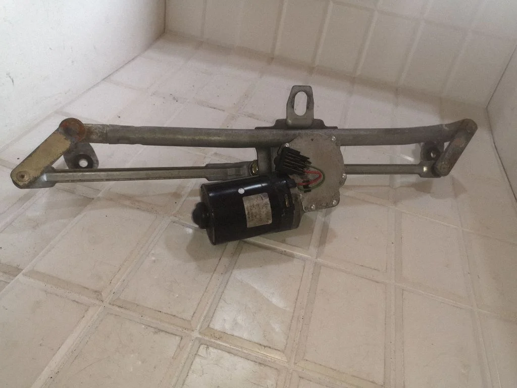 Mechanizm wycieraczek z silniczkiem 1J0955325A