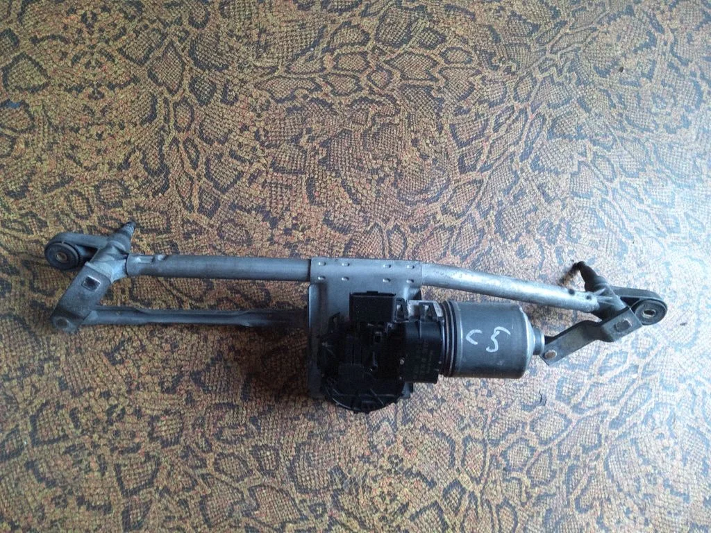 Front wiper linkage and motor 0390241700