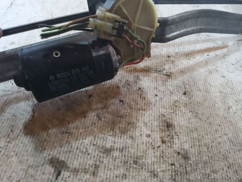 Front wiper linkage and motor 0390246135