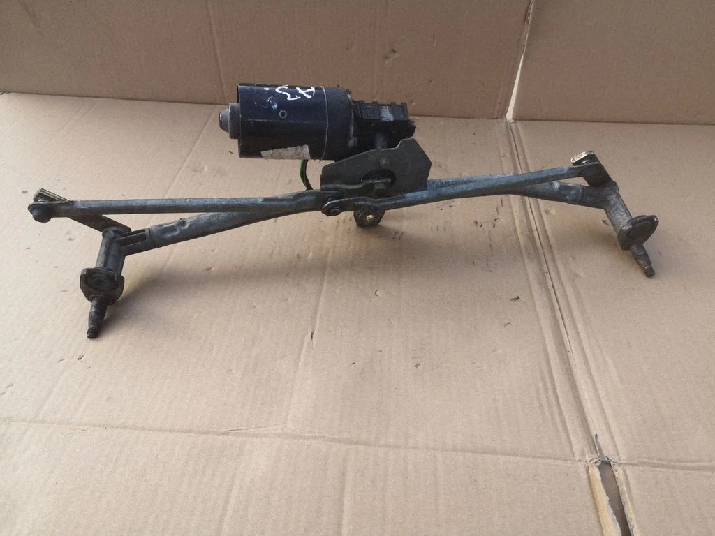 Front wiper linkage and motor – Volkswagen Golf IV (1998-2005)