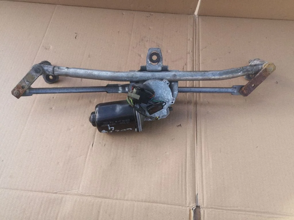 Front wiper linkage and motor – Volkswagen Golf IV (1998-2005)