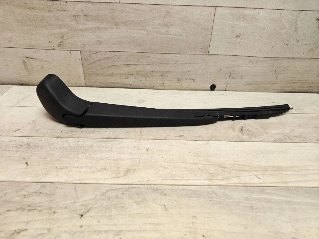 Rear wiper blade arm 33493
