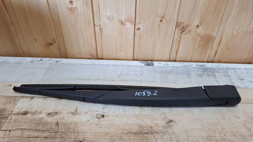 Ramię wycieraczki tylnej – Opel Astra H (2004-2012)