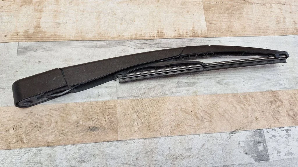 Rear wiper blade arm 13109107