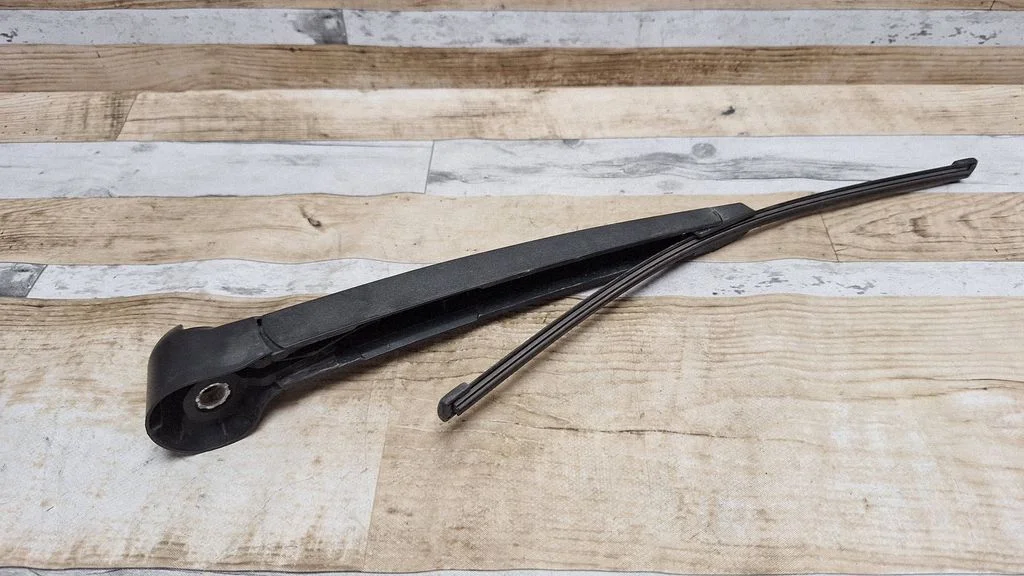 Rear wiper blade arm – Volkswagen Golf Plus (2005-2013)