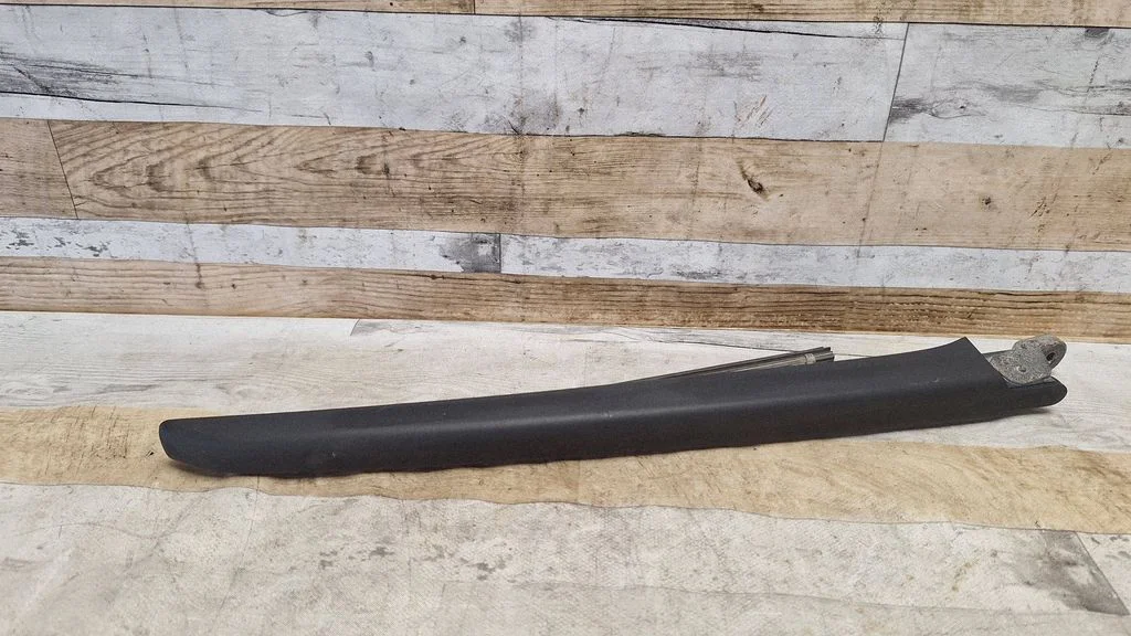 Rear wiper blade arm