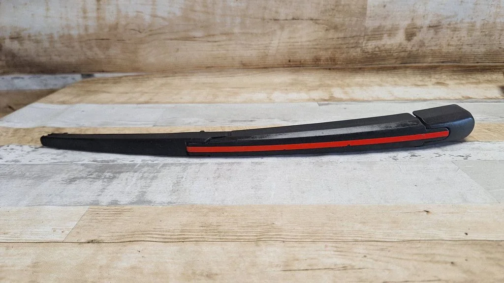 Rear wiper blade arm – Mazda 5 (2005-2010)