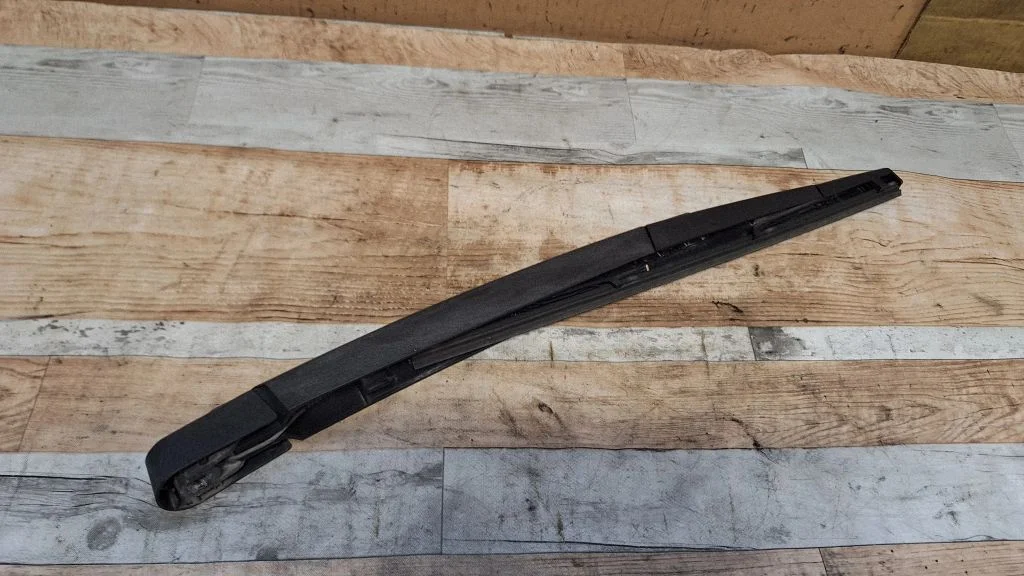 Rear wiper blade arm – Opel Vectra C (2005-2009)