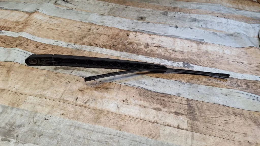 Rear wiper blade arm – Opel Vectra C (2005-2009)