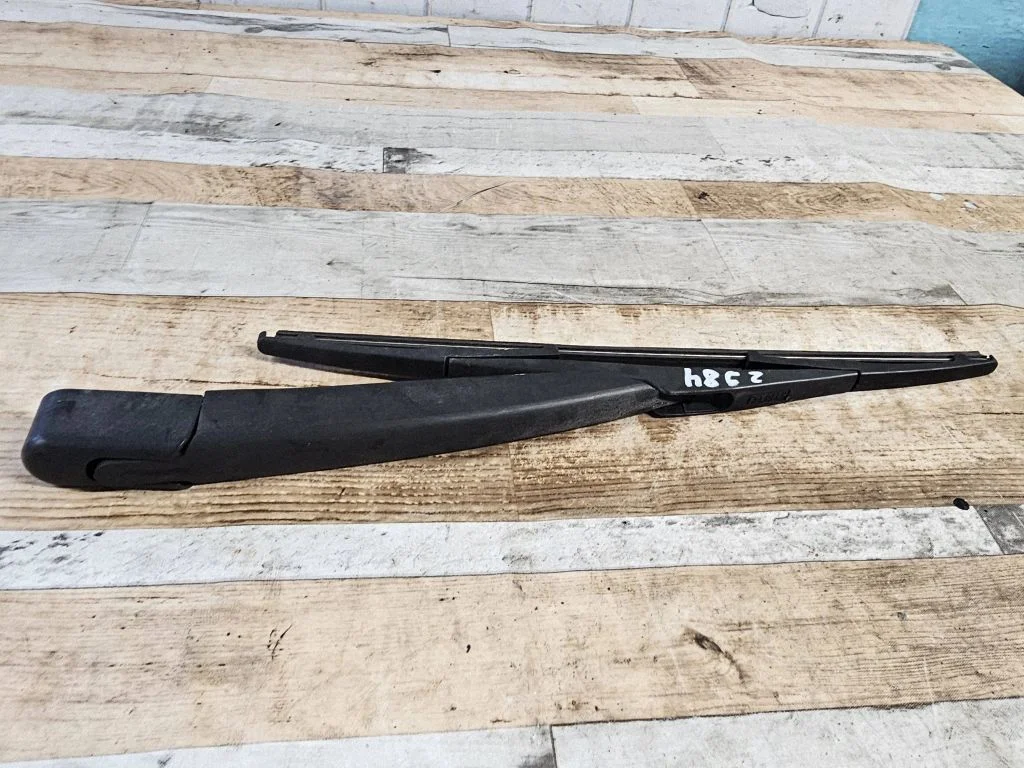 Rear wiper blade arm – Opel Zafira B (2005-2014)
