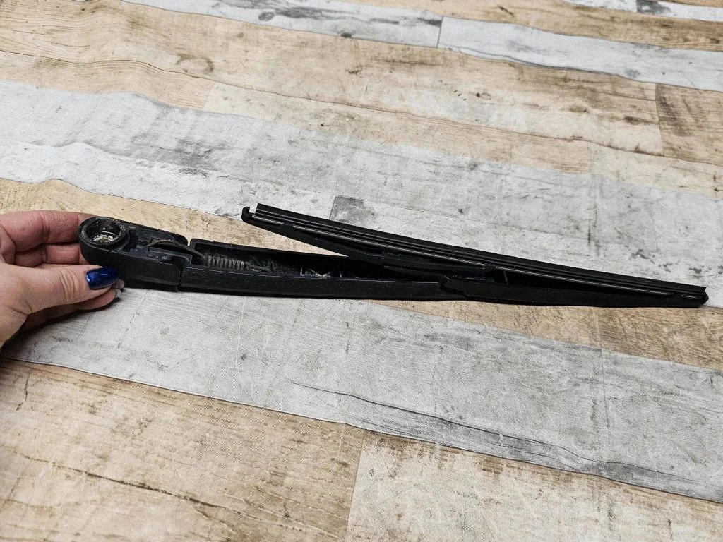 Rear wiper blade arm – Toyota Corolla Verso AR10 (2004-2009)
