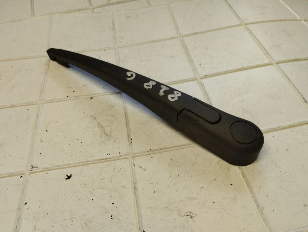 Rear wiper blade arm – Citroen C4 I (2004-2010)