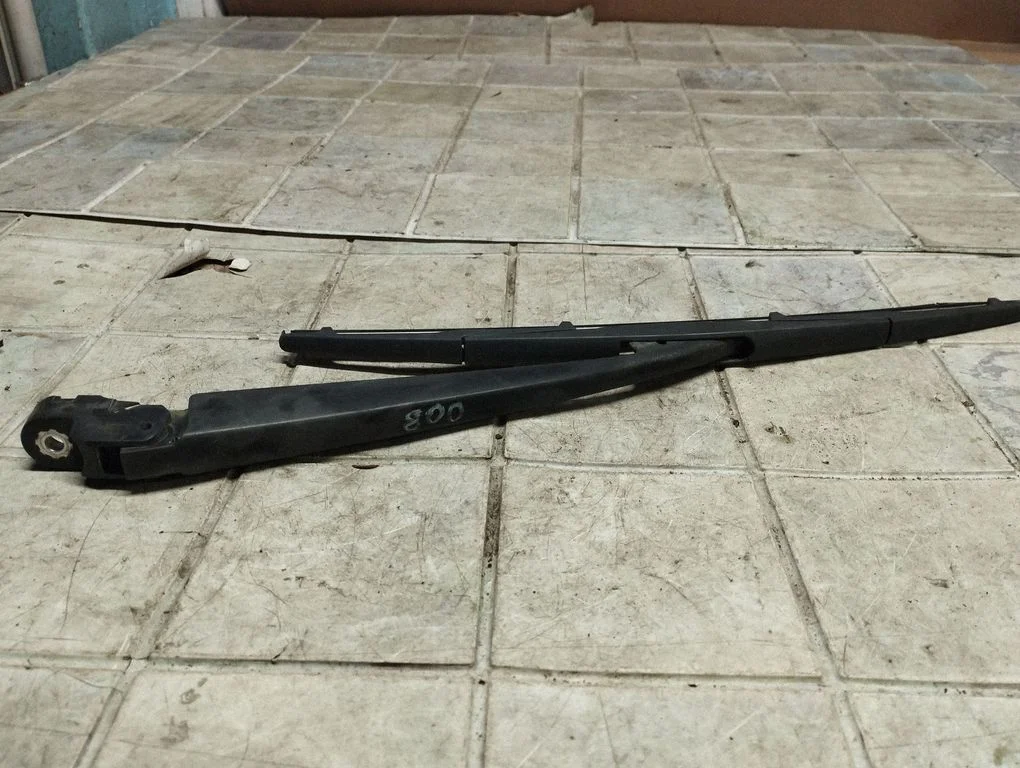 Rear wiper blade arm 35610