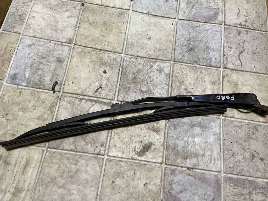 Rear wiper blade arm – Ford Focus C-MAX (2003-2010)