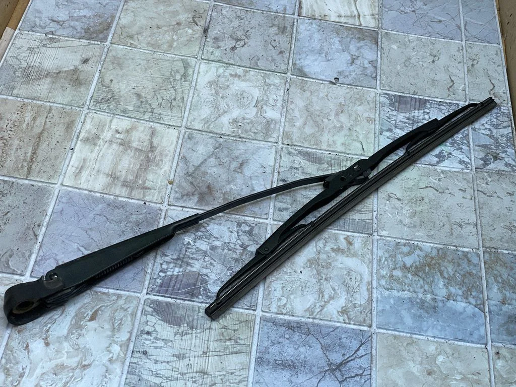 Rear wiper blade arm – Ford Galaxy (2000-2006)