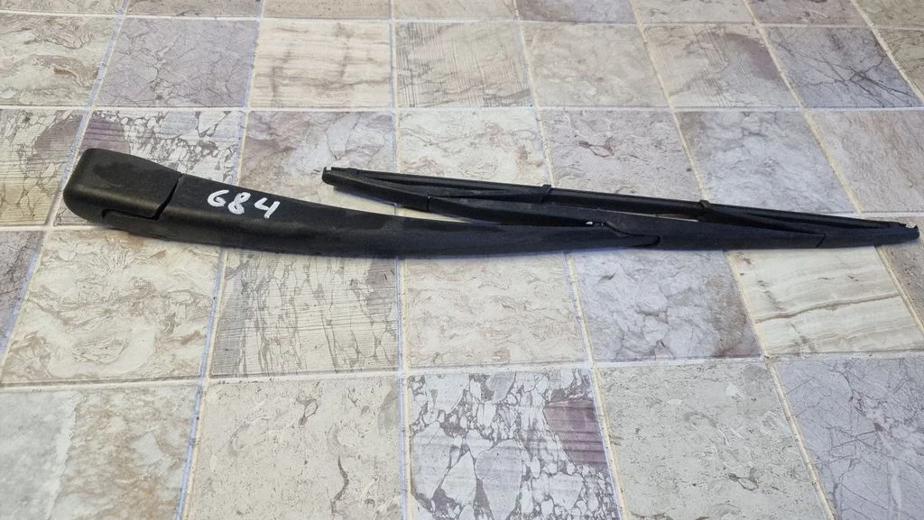 Rear wiper blade arm 33493