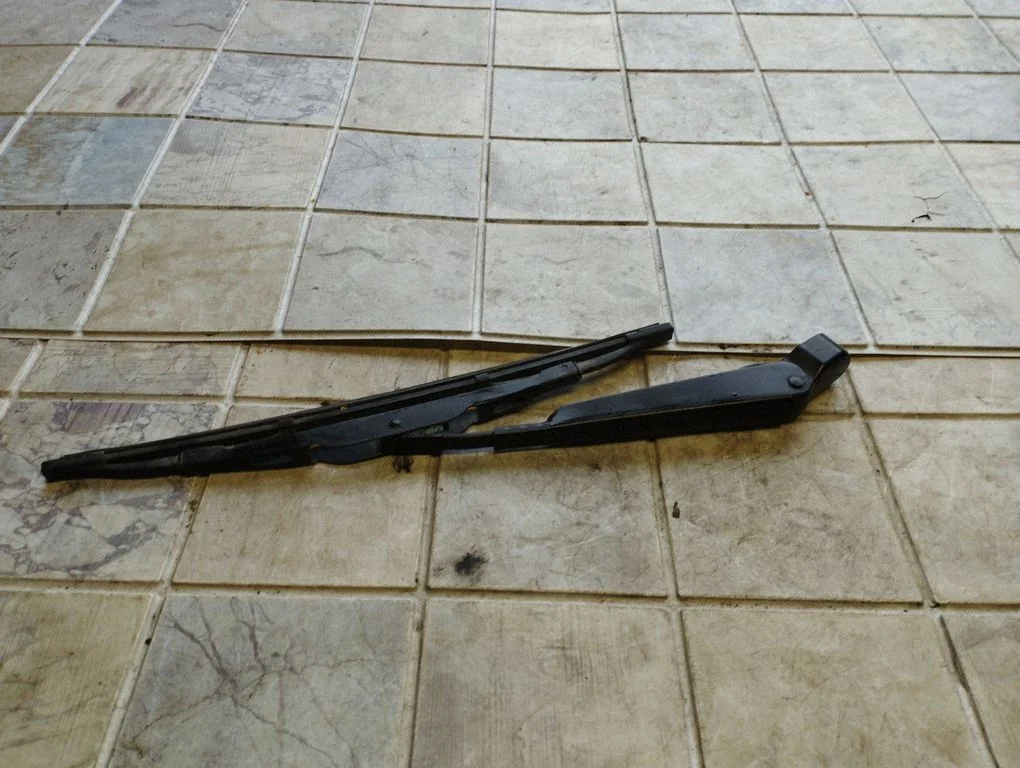 Ramię wycieraczki tylnej 3M51R17526AB