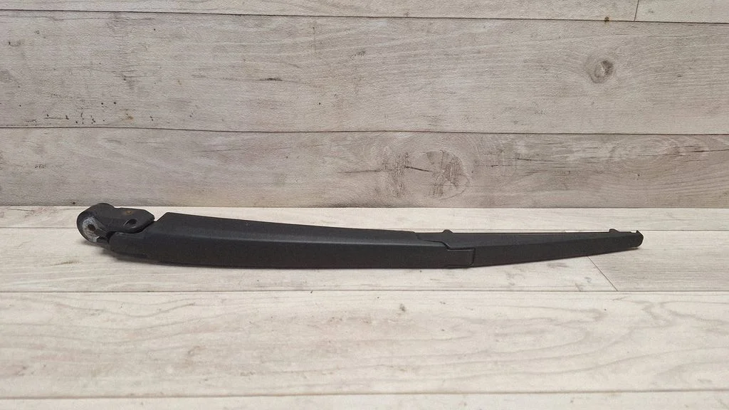 Rear wiper blade arm – Toyota Corolla Verso AR10 (2004-2009)