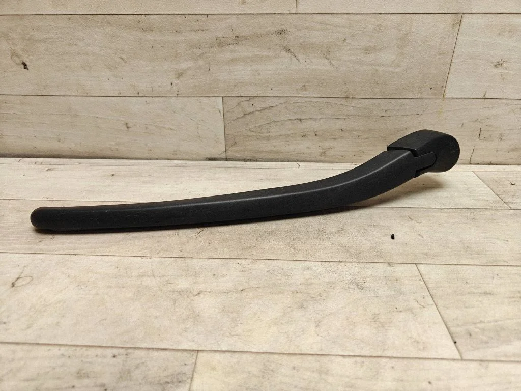 Aizmugurējā stikla tīrītāja svira 61628220830