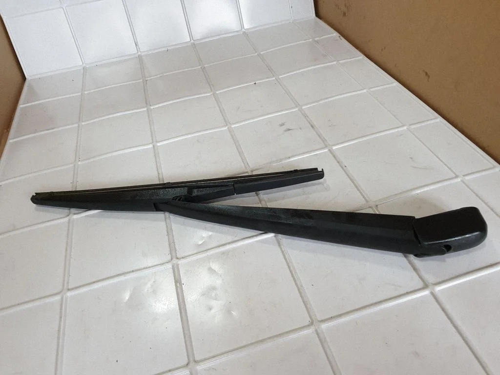 Rear wiper blade arm – Mazda 6 (2002-2008)