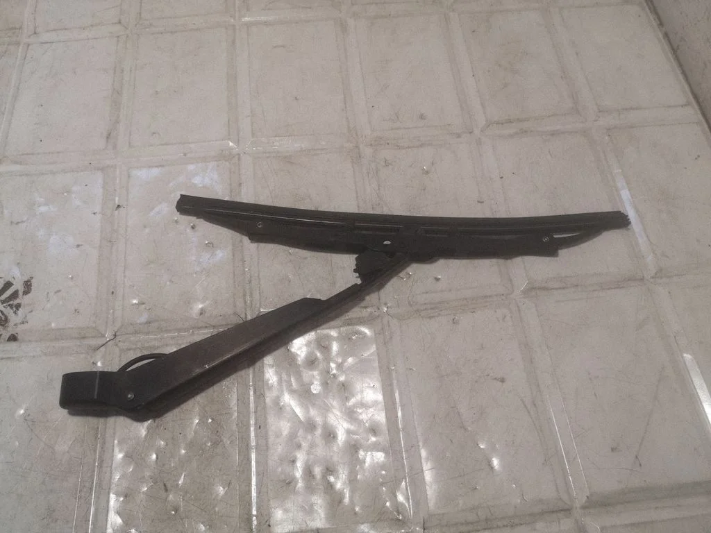 Rear wiper blade arm – Ford Focus C-MAX (2003-2010)