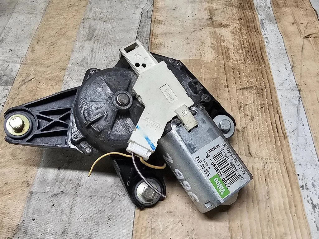 Aizmugurējā stikla tīrītāja motoriņš 7700433890