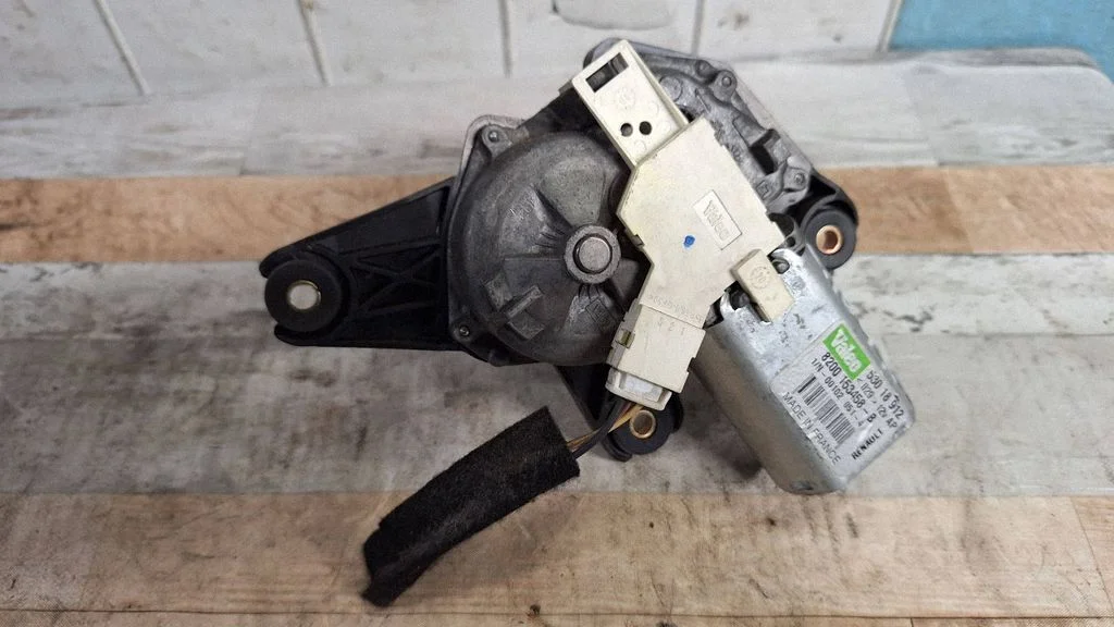 Aizmugurējā stikla tīrītāja motoriņš 8200153458B
