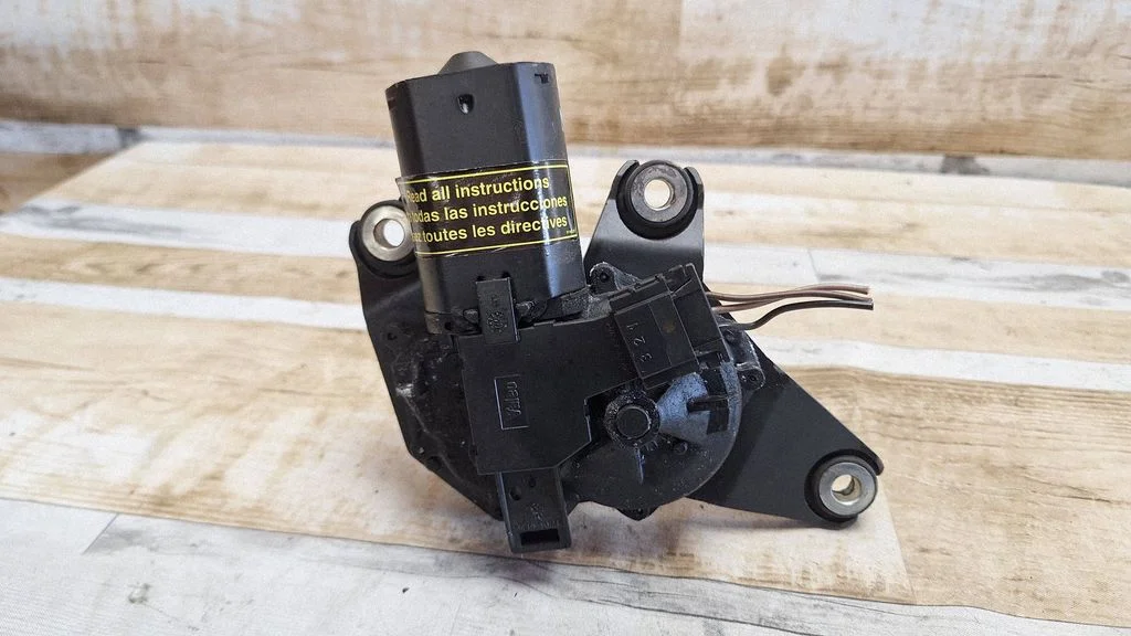 Rear window wiper motor – Chrysler Voyager (2004-2007)