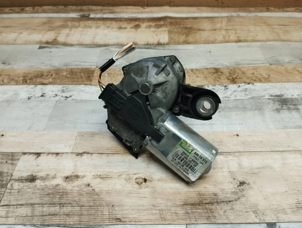 Aizmugurējā stikla tīrītāja motoriņš 3881083E00