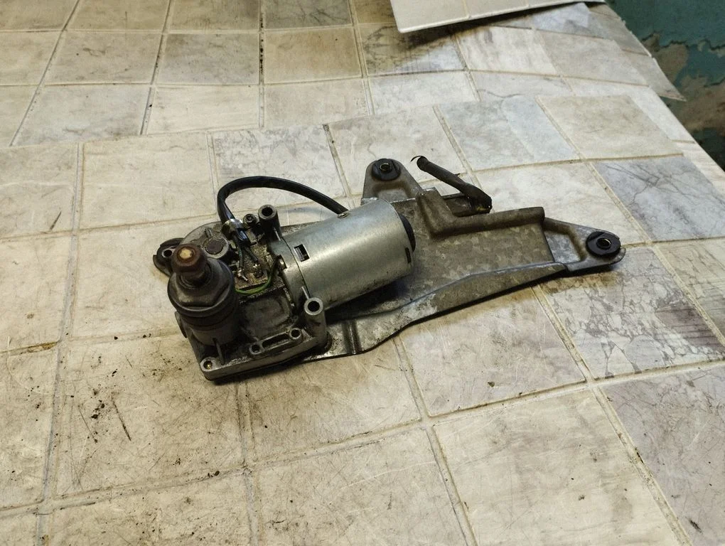 Rear window wiper motor