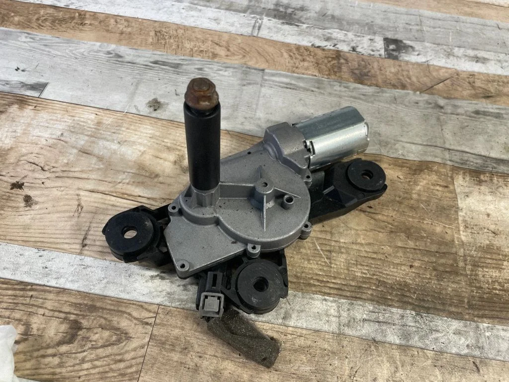 Rear window wiper motor