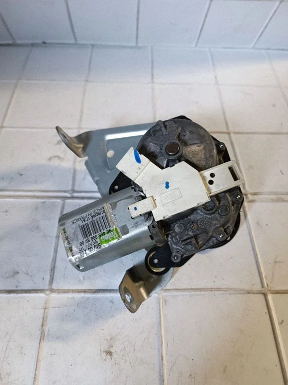 Aizmugurējā stikla tīrītāja motoriņš 964650088000