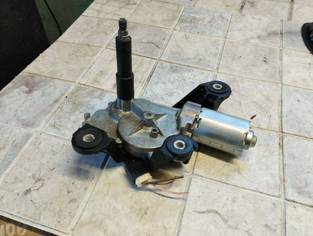 Rear window wiper motor – Renault Megane III (2009-2016)