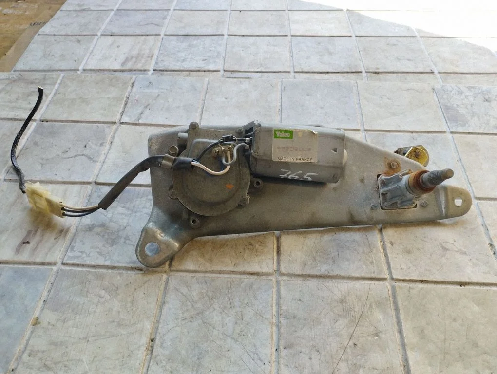 Aizmugurējā stikla tīrītāja motoriņš 53202002