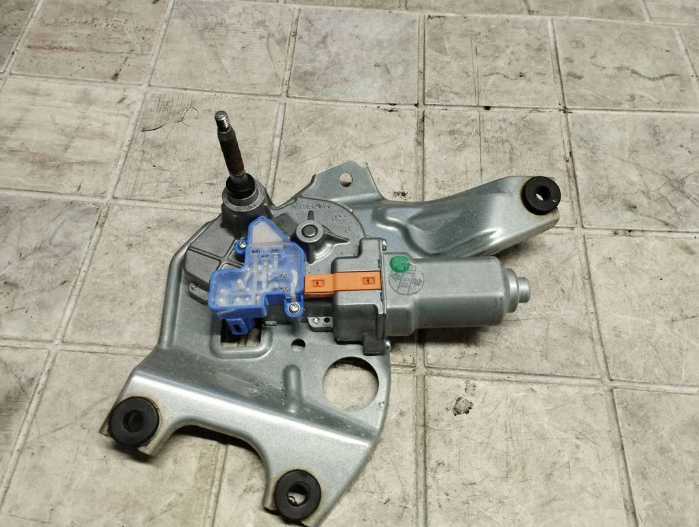 Rear window wiper motor – Subaru Outback (2009-2014)