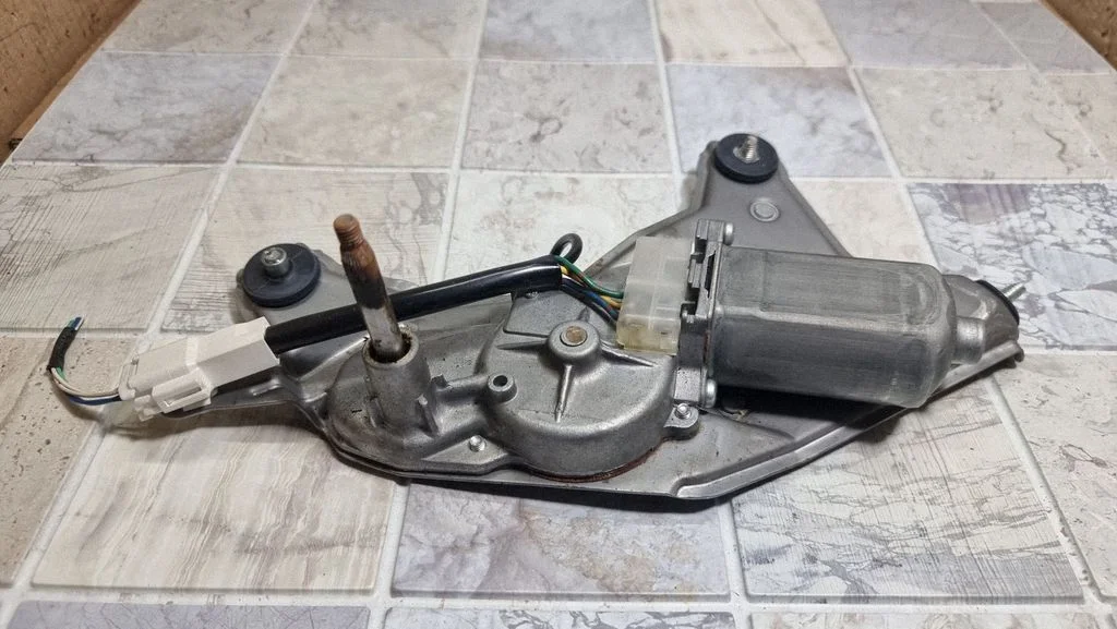 Rear window wiper motor 8513047010
