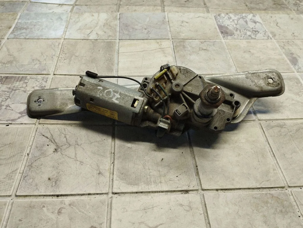 Rear window wiper motor – Volkswagen Sharan (1996-2000)