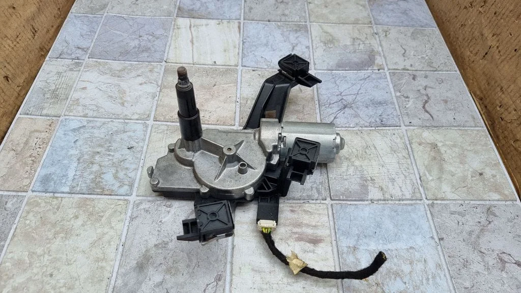 Aizmugurējā stikla tīrītāja motoriņš 9652418780