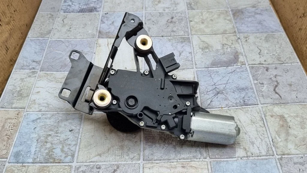 Rear window wiper motor – BMW 3 Series E90 E91 (2005-2012)